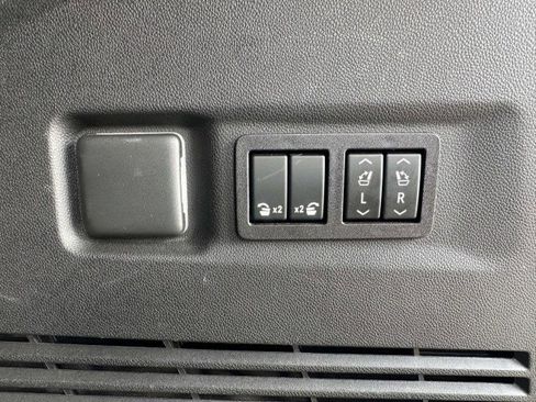 Used 2022 GMC Yukon XL Denali image 17