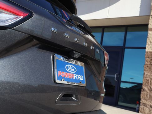 Used 2020 Ford Escape SE image 19