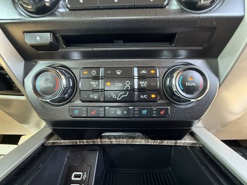 Used 2017 Ford F250 Lariat w/ Lariat Ultimate Package image 30