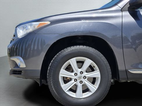 Used 2013 Toyota Highlander SE FWD image 38