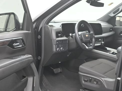 Used 2025 Chevrolet Tahoe LS RWD image 10