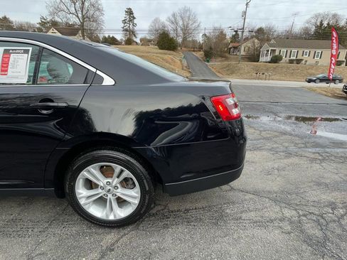 Used 2017 Ford Taurus SE image 5