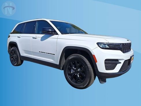 Used 2024 Jeep Grand Cherokee Altitude AWD/4WD image 1