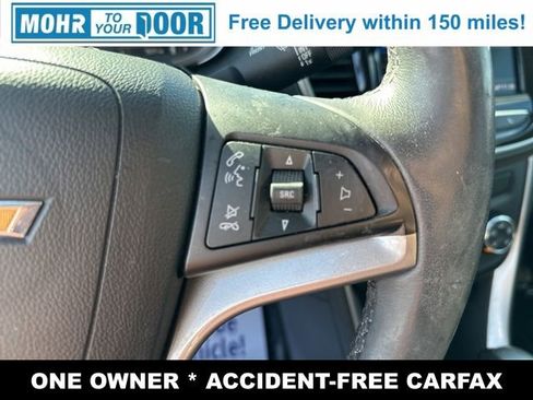 Used 2022 Chevrolet Trax LT w/ LT Convenience Package image 17