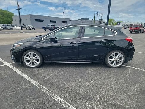 Used 2017 Chevrolet Cruze Premier FWD image 2