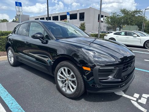 Certified 2026 Porsche Macan AWD/4WD image 4