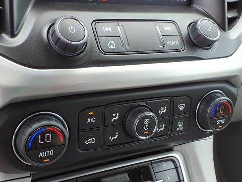 Used 2022 GMC Acadia SLE FWD image 30