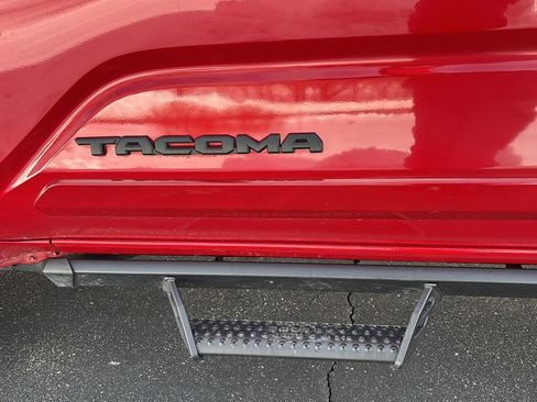 Used 2024 Toyota Tacoma SR5 AWD/4WD image 33