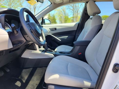 Used 2022 Toyota Corolla Cross LE w/ Moonroof Package AWD/4WD image 18