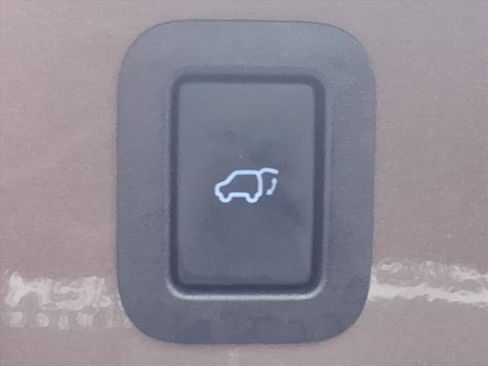 Used 2017 Toyota Highlander XLE image 32