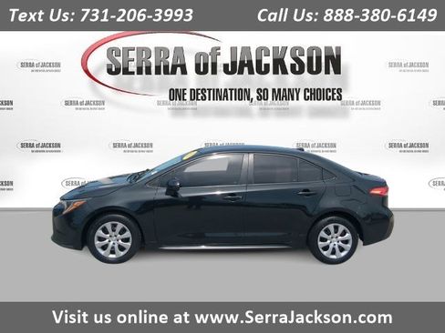 Used 2021 Toyota Corolla LE FWD image 1