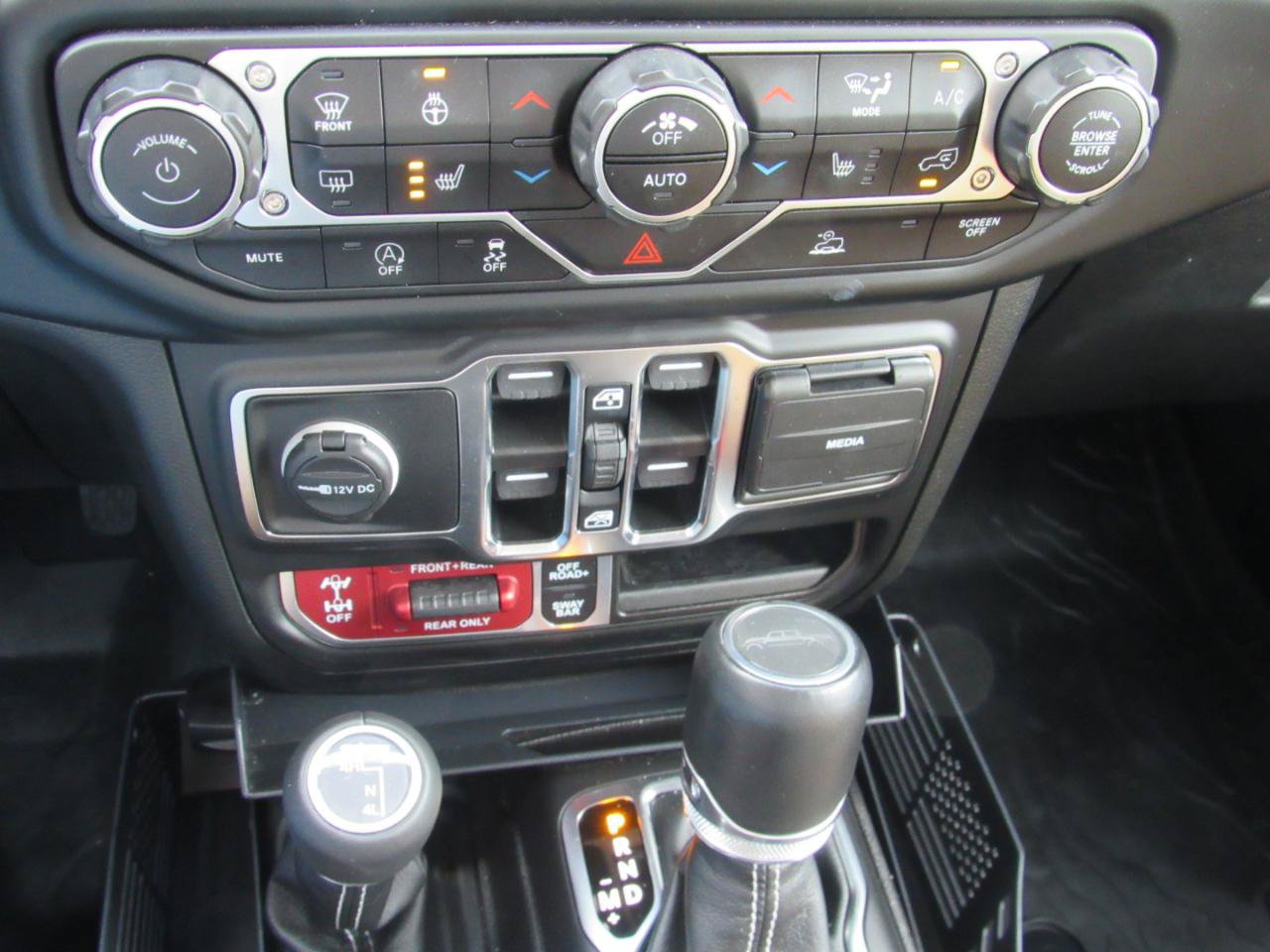 Used 2023 Jeep Gladiator Rubicon w/ Cold Weather Group AWD/4WD image 32