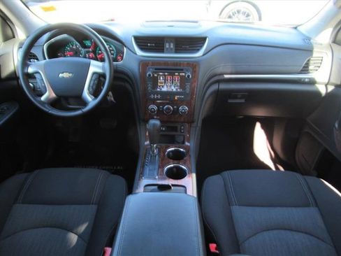 Used 2014 Chevrolet Traverse LT image 11