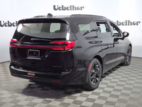 Used 2025 Chrysler Pacifica Limited FWD image 7