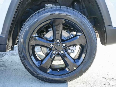 New 2025 Jeep Grand Cherokee Limited w/ Black Appearance Package image 12