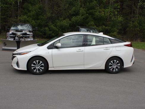 Used 2020 Toyota Prius Prime XLE FWD image 5