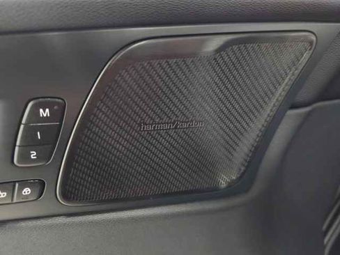 Certified 2024 Volvo XC60 T8 Ultimate w/ Protection Package Premier image 18