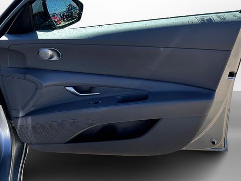 Used 2021 Hyundai Elantra SE image 25