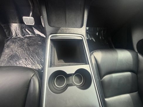Used 2024 Tesla Model Y Long Range RWD image 16