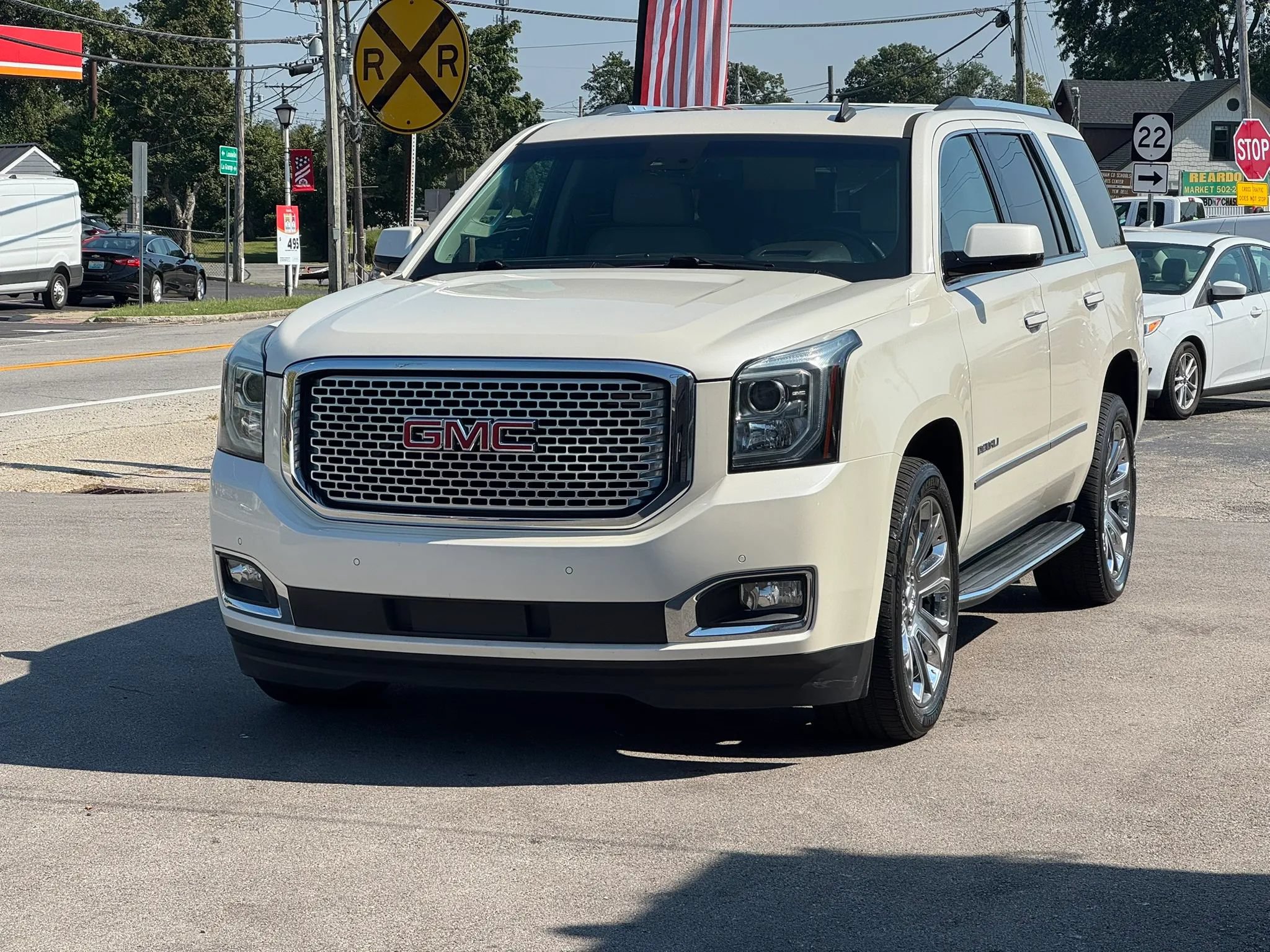 Used 2015 GMC Yukon Denali w/ Touring Package AWD/4WD image 2