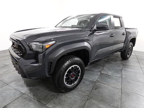 Used 2025 Toyota Tacoma TRD Off-Road image 3