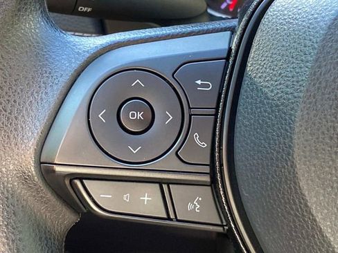 Used 2021 Toyota RAV4 LE FWD image 18