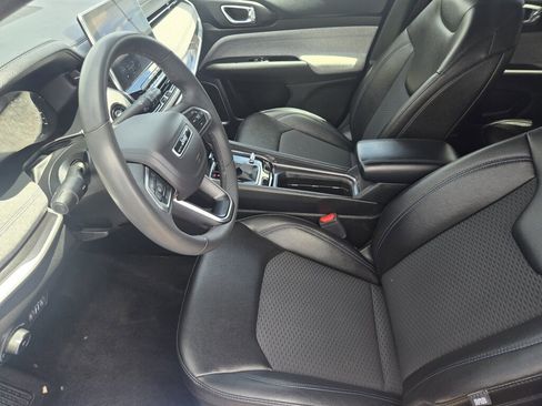 Used 2024 Jeep Compass Latitude AWD/4WD image 9