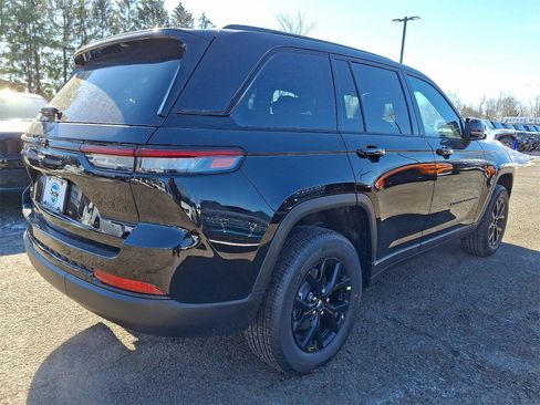 New 2025 Jeep Grand Cherokee 4WD image 3