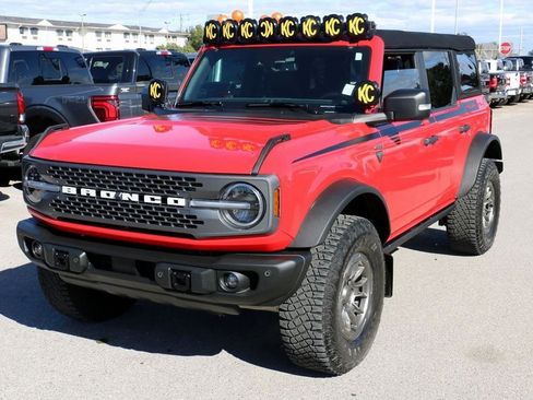 Used 2022 Ford Bronco Badlands image 2