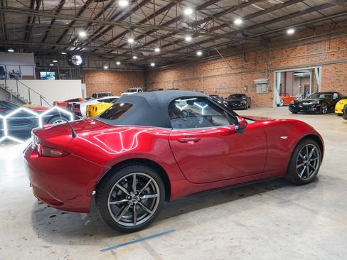 Used 2019 MAZDA MX-5 Miata Grand Touring RWD image 17