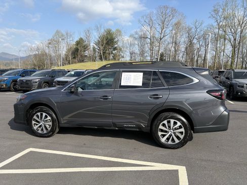 Used 2025 Subaru Outback Premium image 5