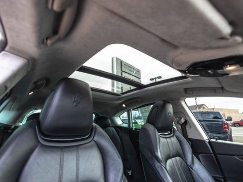 Used 2017 Maserati Levante S image 33