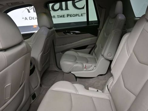 Used 2020 Cadillac Escalade Luxury AWD/4WD image 23