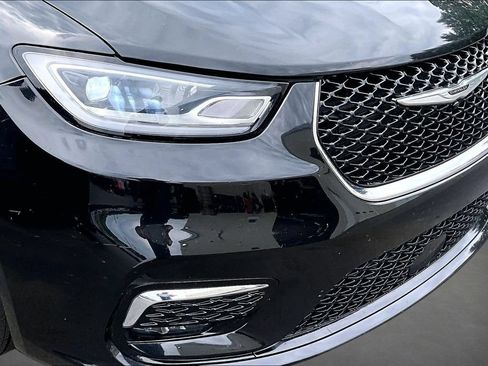 Used 2023 Chrysler Pacifica Touring-L FWD image 31