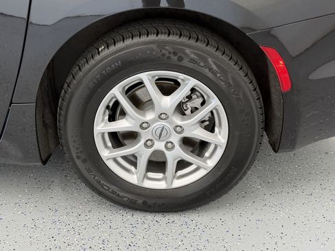 Used 2023 Chrysler Pacifica Touring-L FWD image 24