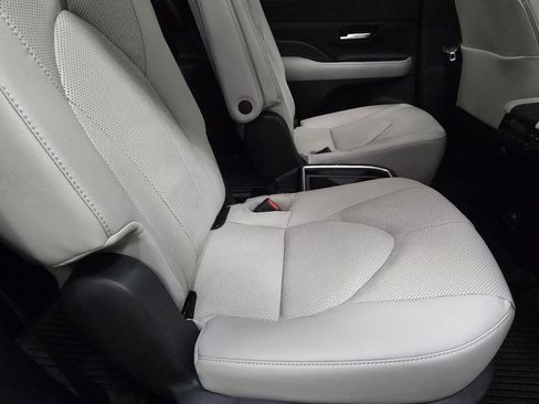 New 2026 Toyota Grand Highlander Platinum image 21