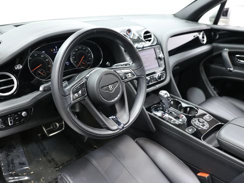 Used 2018 Bentley Bentayga Onyx Edition AWD/4WD image 24