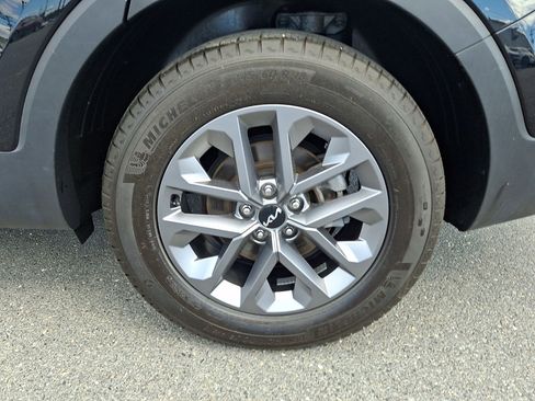 Used 2023 Kia Telluride LX AWD/4WD image 7