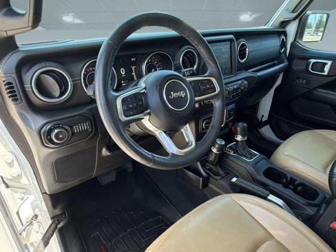 Used 2018 Jeep Wrangler Unlimited Sahara AWD/4WD image 4