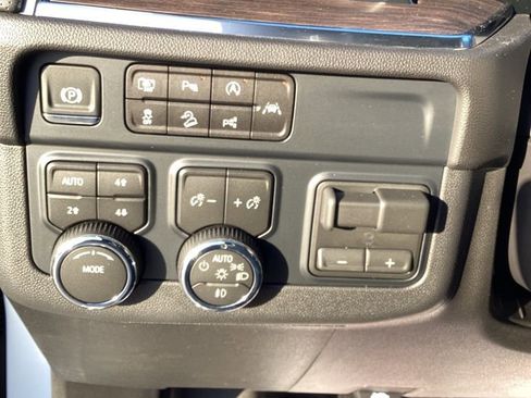 New 2026 Chevrolet Suburban Premier image 20