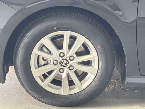 Used 2025 Toyota Camry LE image 34