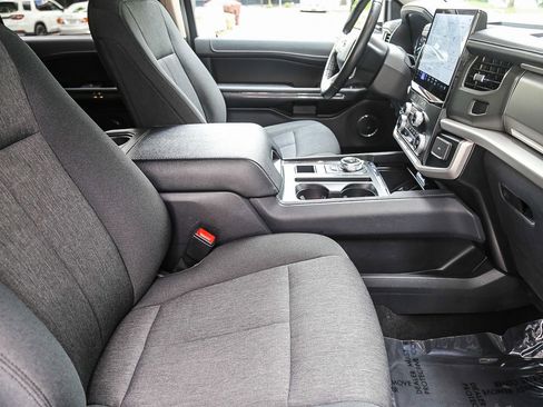 Used 2024 Ford Expedition Max XLT RWD image 14