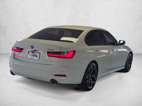 Used 2025 BMW 330i Sedan w/ Premium Package RWD image 5