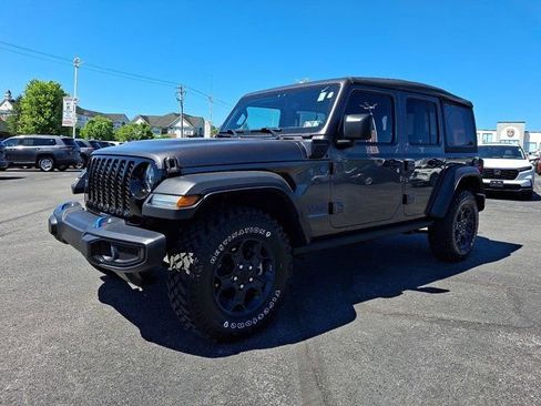 Certified 2023 Jeep Wrangler Unlimited w/ 8.4" Radio Group AWD/4WD image 3