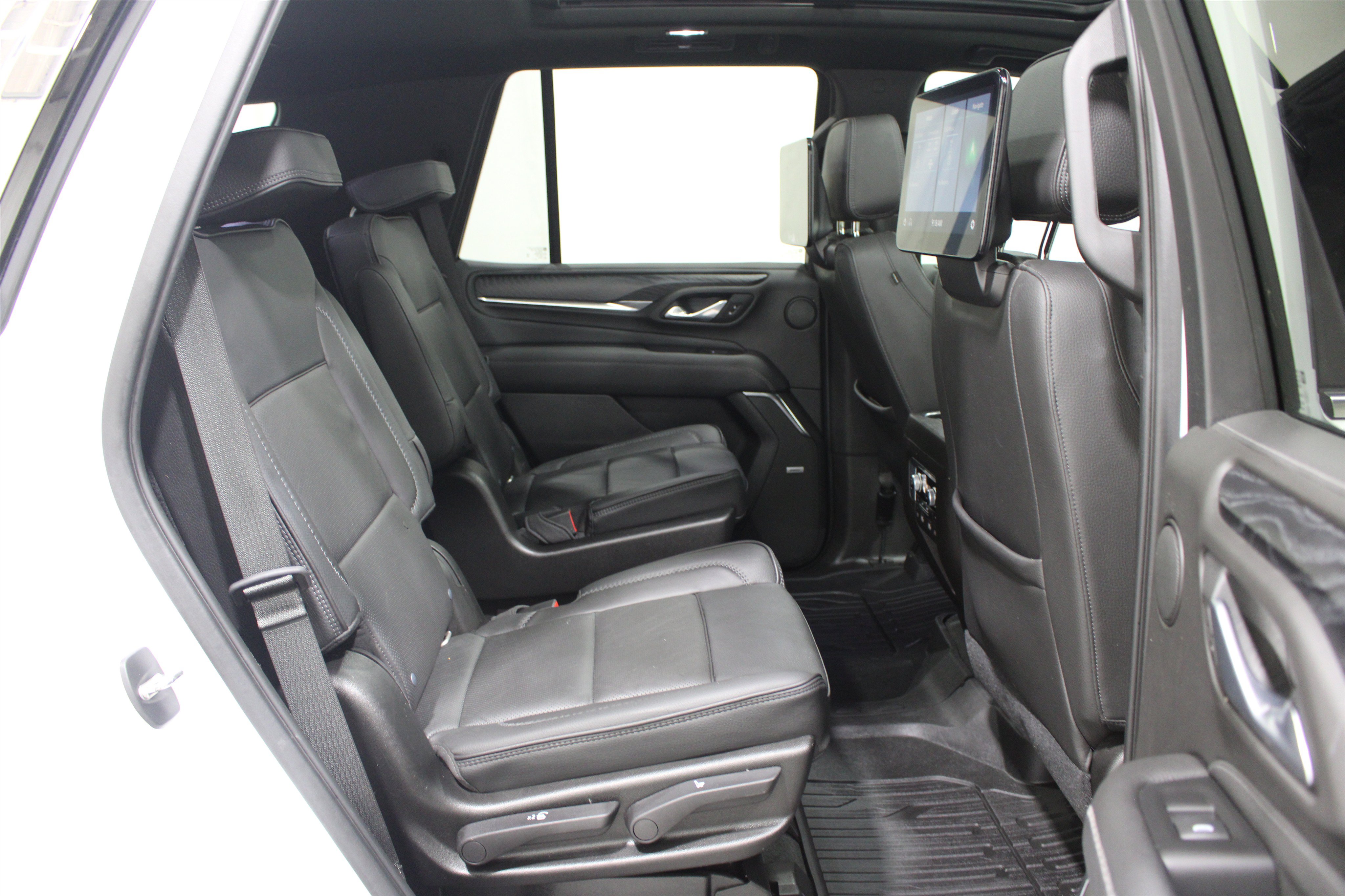 Used 2021 GMC Yukon Denali w/ Denali Ultimate Package AWD/4WD image 28