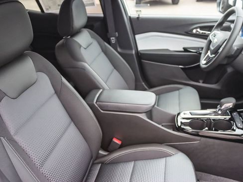 New 2026 Chevrolet Trax LT w/ Sunroof Package image 16