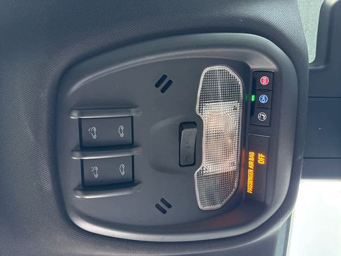 Used 2024 Chevrolet Trax RS w/ Sunroof Package image 21