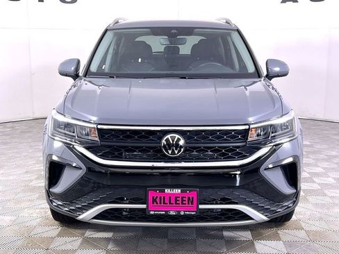 Used 2024 Volkswagen Taos SE image 2