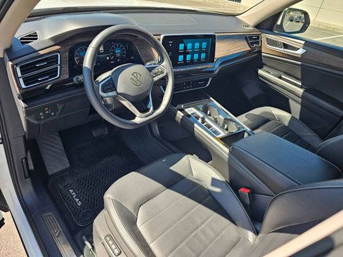 Certified 2024 Volkswagen Atlas SEL AWD/4WD image 2