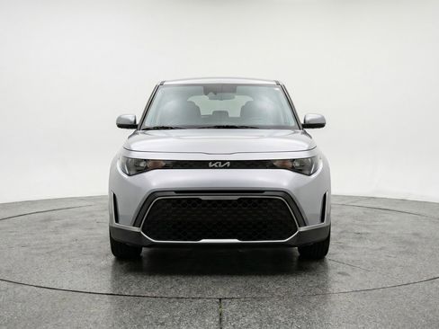 Used 2025 Kia Soul LX w/ LX Technology Package FWD image 2